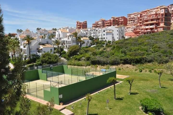 Beautiful Apartment In Duquesa Suites And Gardens Castillo de Sabinillas Exterior foto
